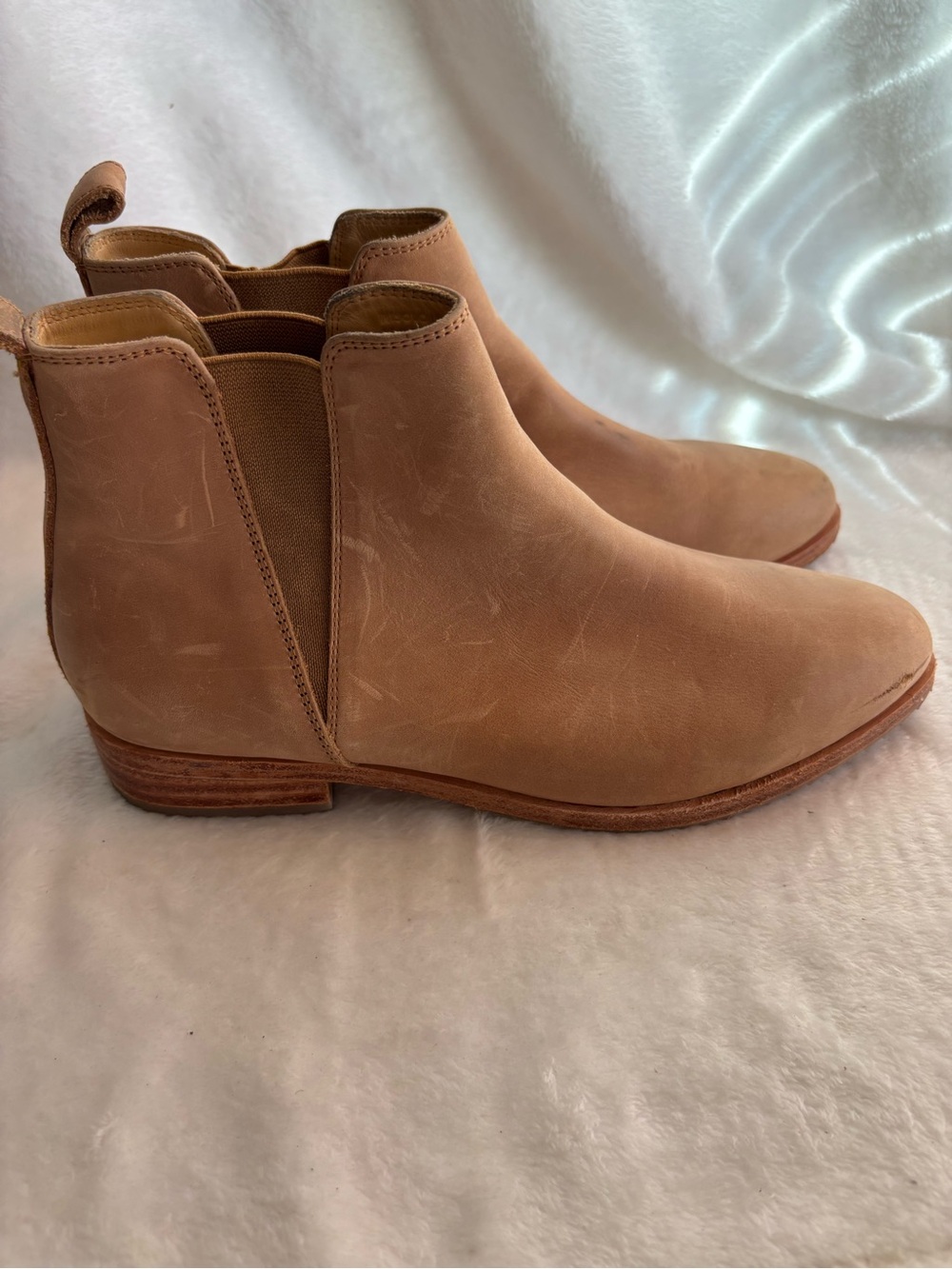 Nisolo Eva Everyday Chelsea Boot Almond Size 8.5